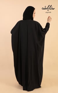 عباية بشت لف باللون الأسود مطرزة - صورة 7
