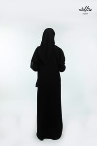 عباية كلاسيك باللون الأسود بياقة جاكيت - صورة 5