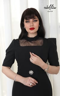 فستان أنيق باللون الأسود مزين بالتل - صورة 7