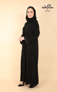 عباية كويتي باللون الأسود بأزرار - صورة 3