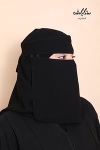 نقاب ستايلش مغاطين قصير بربطة ناعمه - صورة 2