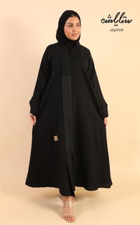 عباية نواعم باللون الأسود مزينة بدانتيل  - صورة 1