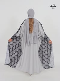 عباية لنن لف اماراتي باللون الأسود والرمادي - صورة 8