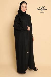 عباية شتوية باللون الأسود تدخيلات شامواه - صورة 2
