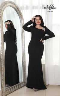 فستان أنيق باللون الأسود مزين بإكسسوار - صورة 22