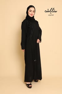 عباية اماراتي باللون الأسود بأزرار - صورة 2