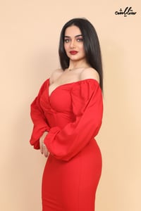فستان أنيق باللون الأحمر بكم طويل واسع ( اوف شولدر )وقصة صدر ناعمة بلمسة أنثوية جذابة - صورة 13