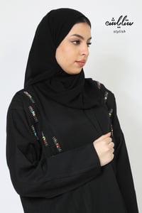 عباية لنن كسرات باللون الأسود - صورة 3