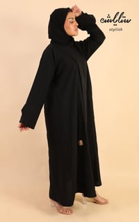 عباية نواعم باللون الأسود مزينة بدانتيل  - صورة 2