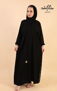 عباية لف باللون الأسود مطرزة - صورة 2