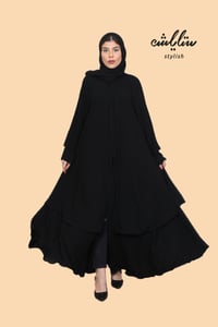 عباية كويتي باللون الأسود مطرزة - صورة 3