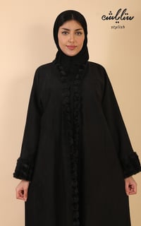 عبايه شامواه شتوي نواعم ازرار باللون الاسود - صورة 2