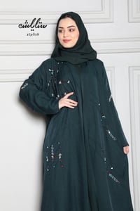 عباية كلاسيك باللون الفيروزي بتطريز ناعم - صورة 4