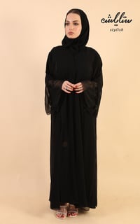عباية باللون الأسود مزينة بشك  - صورة 2