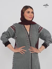 عباية لف بلون زيتي مخطط - صورة 6