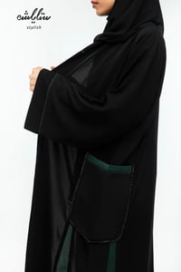 عباية ملكي كويتي باللون الأسود والزيتي - صورة 3