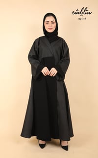 عباية بأزرار باللون الأسود بجاكار مشجر - صورة 2