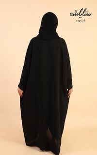 عباية باللون الأسود مزينة بكرستال - صورة 8
