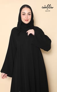 عباية كلوش ازرار  باللون الاسود وبكسرات ناعمه  - صورة 9