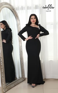 فستان أنيق باللون الأسود مزين بإكسسوار - صورة 17