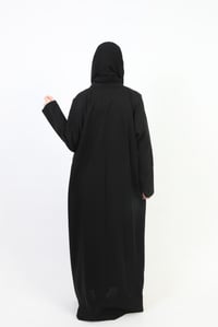 عباية كلاسيك لف بياقة مزينة بكريستال - صورة 7