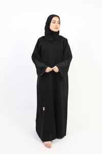عباية كويتي واسعة بأزرار - صورة 2