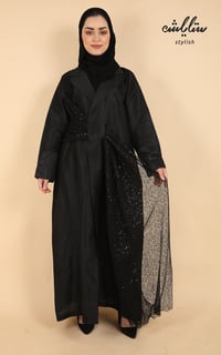 عباية بأزرار باللون الأسود - صورة 3