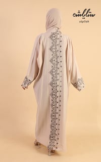 عباية كريب لف مطرزة - صورة 8