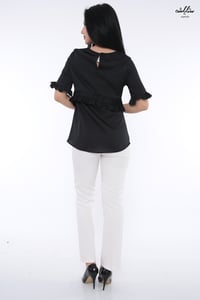 بلوزة أنيقة باللون الأسود مزينة بفيونكة لإطلالة جميلة - صورة 6
