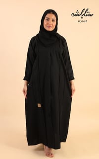 عباية باللون الأسود مطرزة - صورة 3