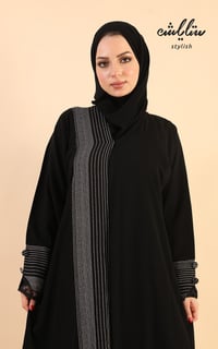 عباية كويتي باللون الأسود مزينة بالدانتيل - صورة 4