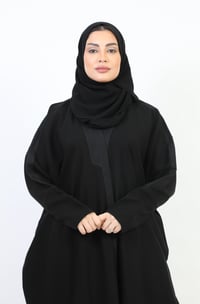 عباية كلاسيك لف كويتي مطرزة من الأمام - صورة 5