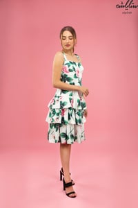 فستان أنيق قصير  باللون الأبيض المورد  - صورة 2