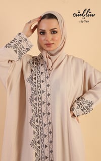عباية كريب لف مطرزة - صورة 4