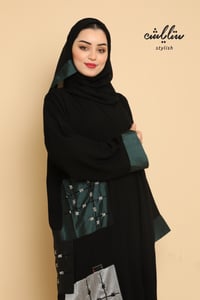 عباية ملكي لف باللون الأسود - صورة 4