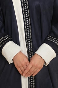 عباية شتوية باللون الكحلي - صورة 4