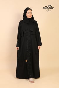 عباية لف كويتي مزينة بشك على العباية - صورة 2