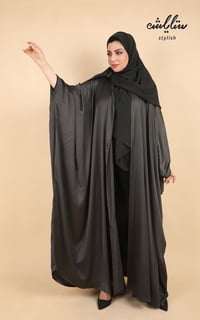 عباية بشت بكلفة ناعمة على الأكمام - صورة 1