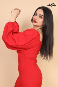 فستان أنيق باللون الأحمر بكم طويل واسع ( اوف شولدر )وقصة صدر ناعمة بلمسة أنثوية جذابة - صورة 17