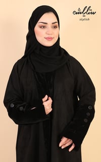 عباية شامواه لف شتوية باللون الاسود بتدخيلات مخمل على الكم والأمام - صورة 5