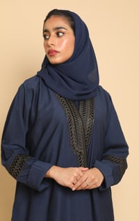 عباية لنن لف باللون الكحلي - صورة 2