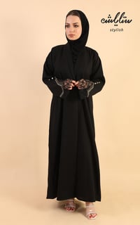 عباية كلاسيك مزينة بدانتيل على الأكمام - صورة 2