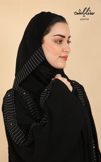 عباية لف أنيقة باللون الأسود - صورة 13