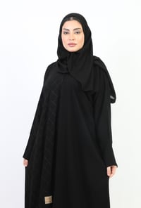 عباية كلاسيك من الكريب بتطريز من الأمام - صورة 4