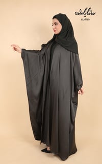 عباية بشت بكلفة ناعمة على الأكمام - صورة 3