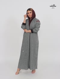 عباية لف بلون زيتي مخطط - صورة 1