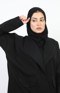 عباية كلاسيك لف بياقة مزينة بكريستال - صورة 5