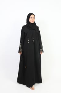 عباية كلاسيك مزينة بدانتيل على الأكمام - صورة 2