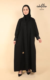 عباية لف باللون الأسود بجيوب مخفية وشك ناعم - صورة 2