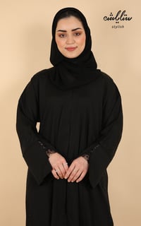 عباية كلاسيك مزينة بكريستال  - صورة 8